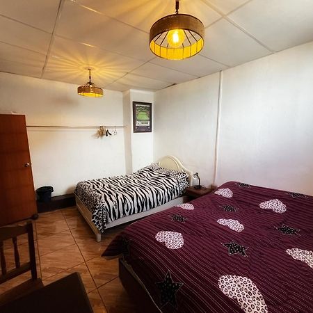 Ugarte Street Bed and Breakfast Trujillo Buitenkant foto