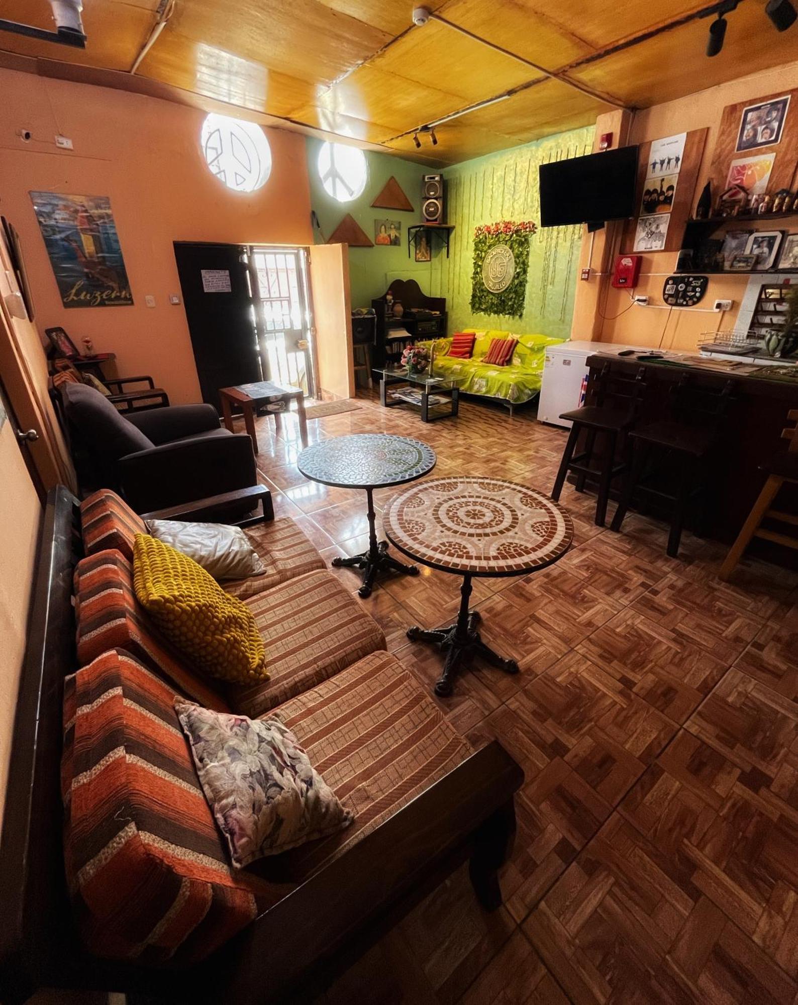 Ugarte Street Bed and Breakfast Trujillo Buitenkant foto
